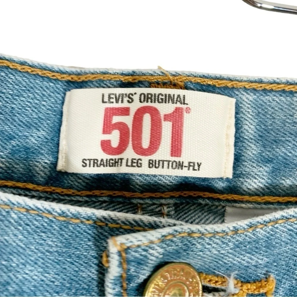 Vintage Levi's Relaxed Fit distressed Jean Shorts Size 40